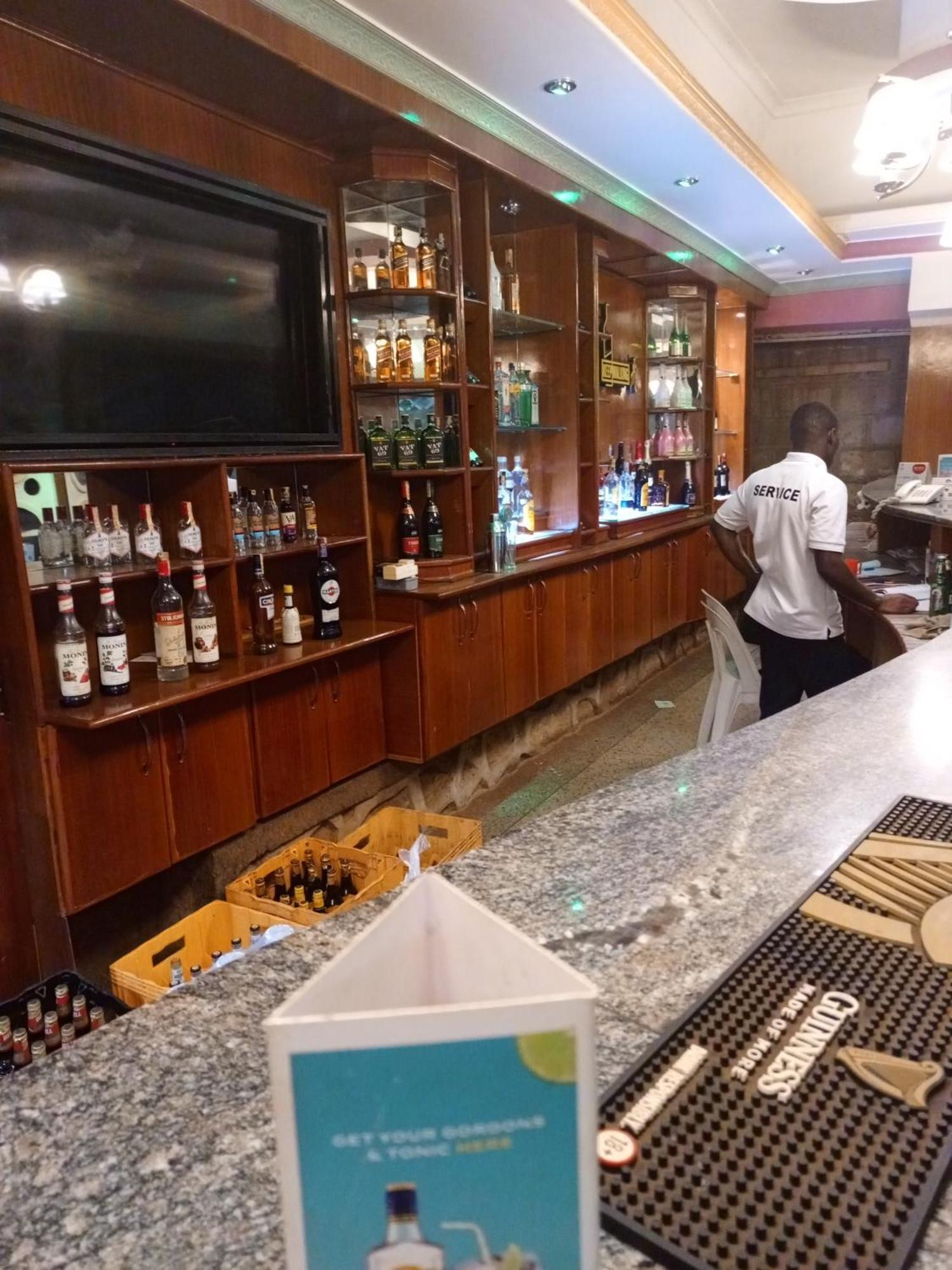 Twin Towers Hotel カンパラ エクステリア 写真